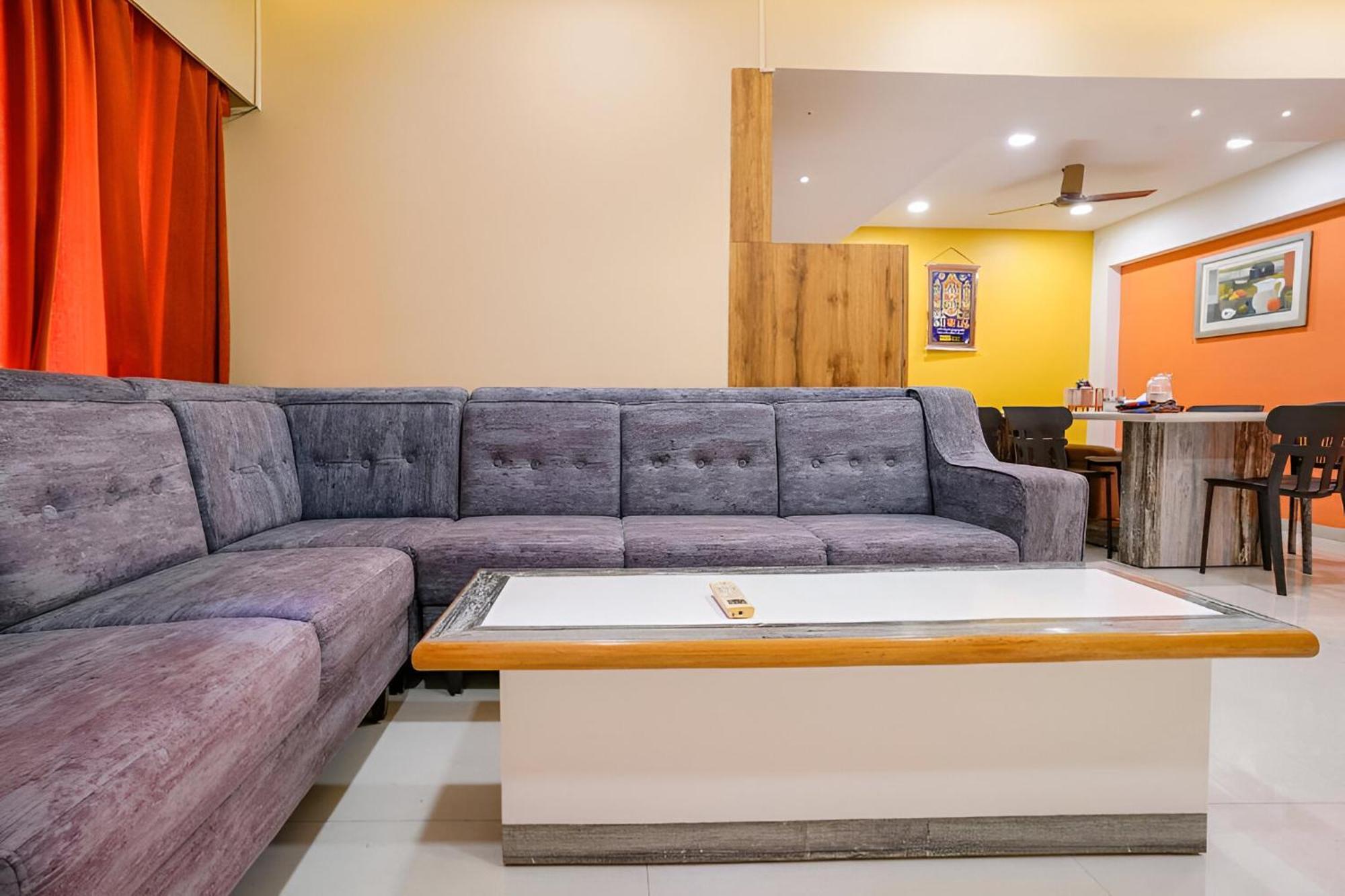 Retreats At Welcome Nr International Airport Bombaj