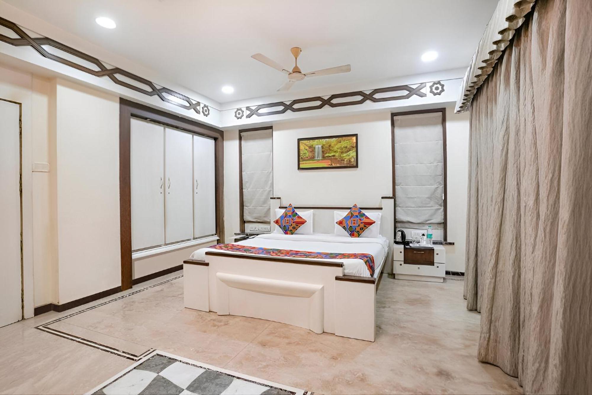 Apartament Retreats At Welcome Nr International Airport Bombaj